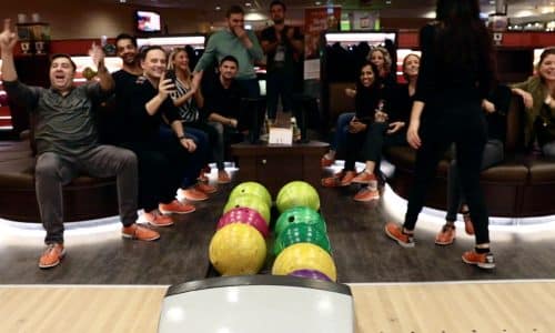 Zahnärzte beim Bowling